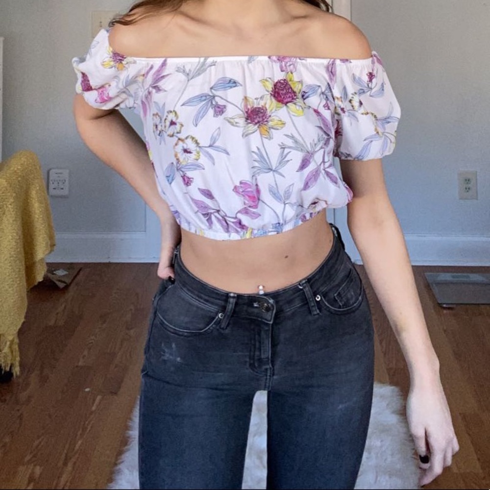 Off the shoulder crop